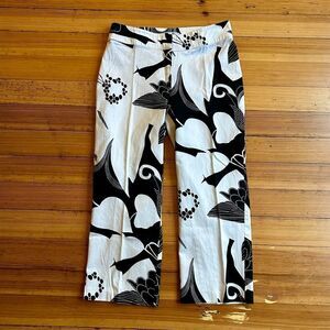 Acorn cropped/ ankle cotton blend pants. Size 6.